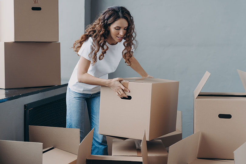 female-tenant-packing-things-in-boxes home solution